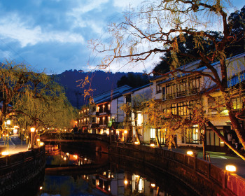 城崎温泉は約1300年の歴史を持つ、日本でも屈指の人気を誇る温泉街。