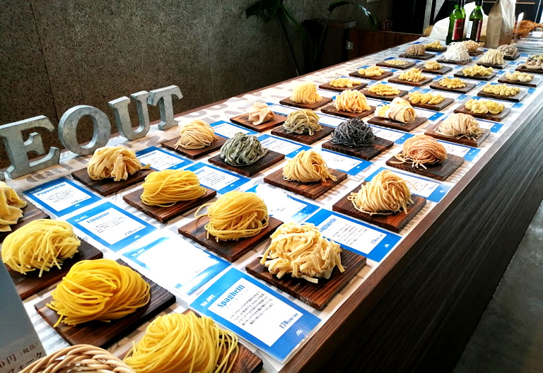 わざわざ食べに行きたい 淡路島で絶大な人気の製麺会社の生パスタ専門店 口コミ 兵庫県公式観光サイト Hyogo ナビ ひょうごツーリズムガイド