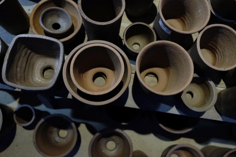 古くから伝わる「丹波焼」を活かす。植木鉢に特化した窯元