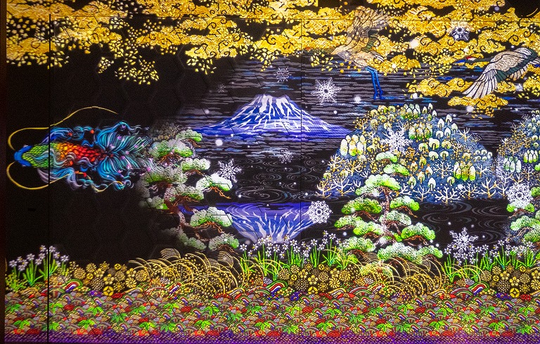 貝の絵柄の絵画 アートな港町神戸で体験する。Aquarium ×Art のユニークな融合