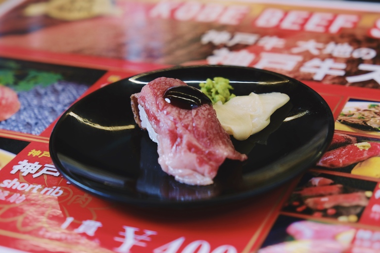 ซูชิของสิ่งที่เลอเลิศโดยใช้เนื้อวัวโคะเบะ 