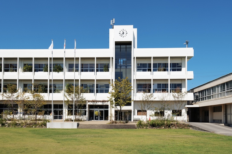 旧江井小学校は現代的なスペースに生まれ変わりました