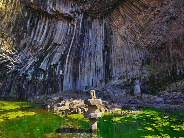 「魅惑の泉と石柱」_豊岡市玄武洞