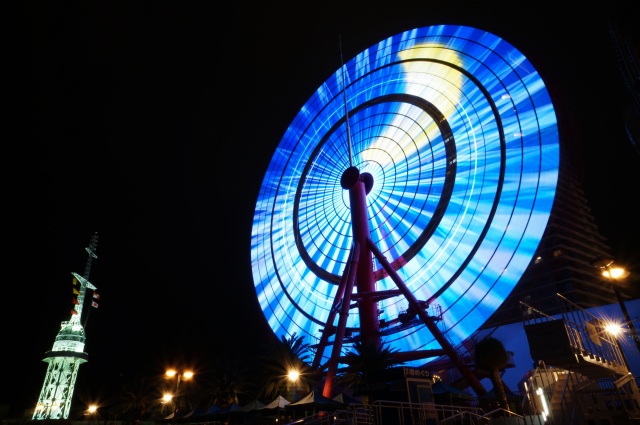 「観覧車に浮かぶ月」_神戸ハーバーランド