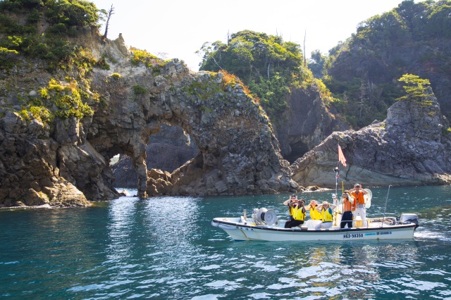 山陰海岸ジオパーク『めがね島』かすみ海上GEO TAXI