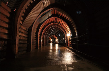 播但貫く、銀の馬車道 鉱石の道
～資源大国日本の記憶をたどる73kmの轍～