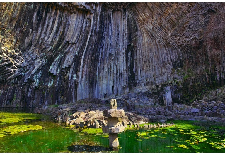 自然が織りなす美”山陰海岸ジオパーク”✖️人間の創造力”瀬戸内国際芸術祭”、2つのアートをめぐる旅