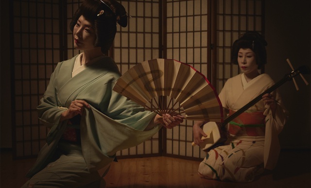 陰影の美を巡る湯けむりと古都の旅