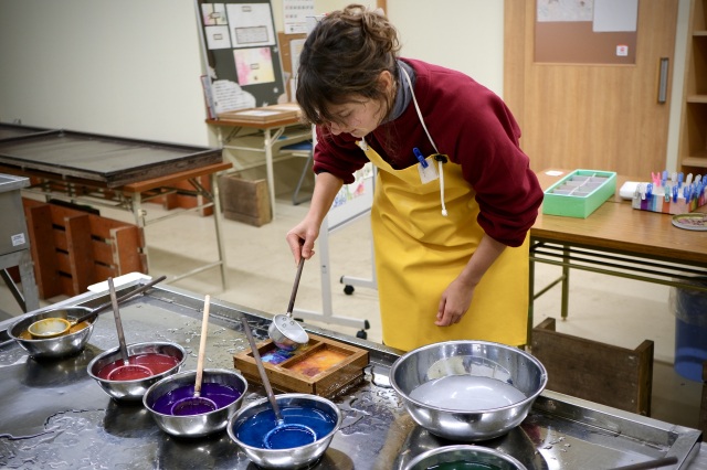 兵庫でのスロートラベル:自然、スキー冒険、そして手作り和紙のアート