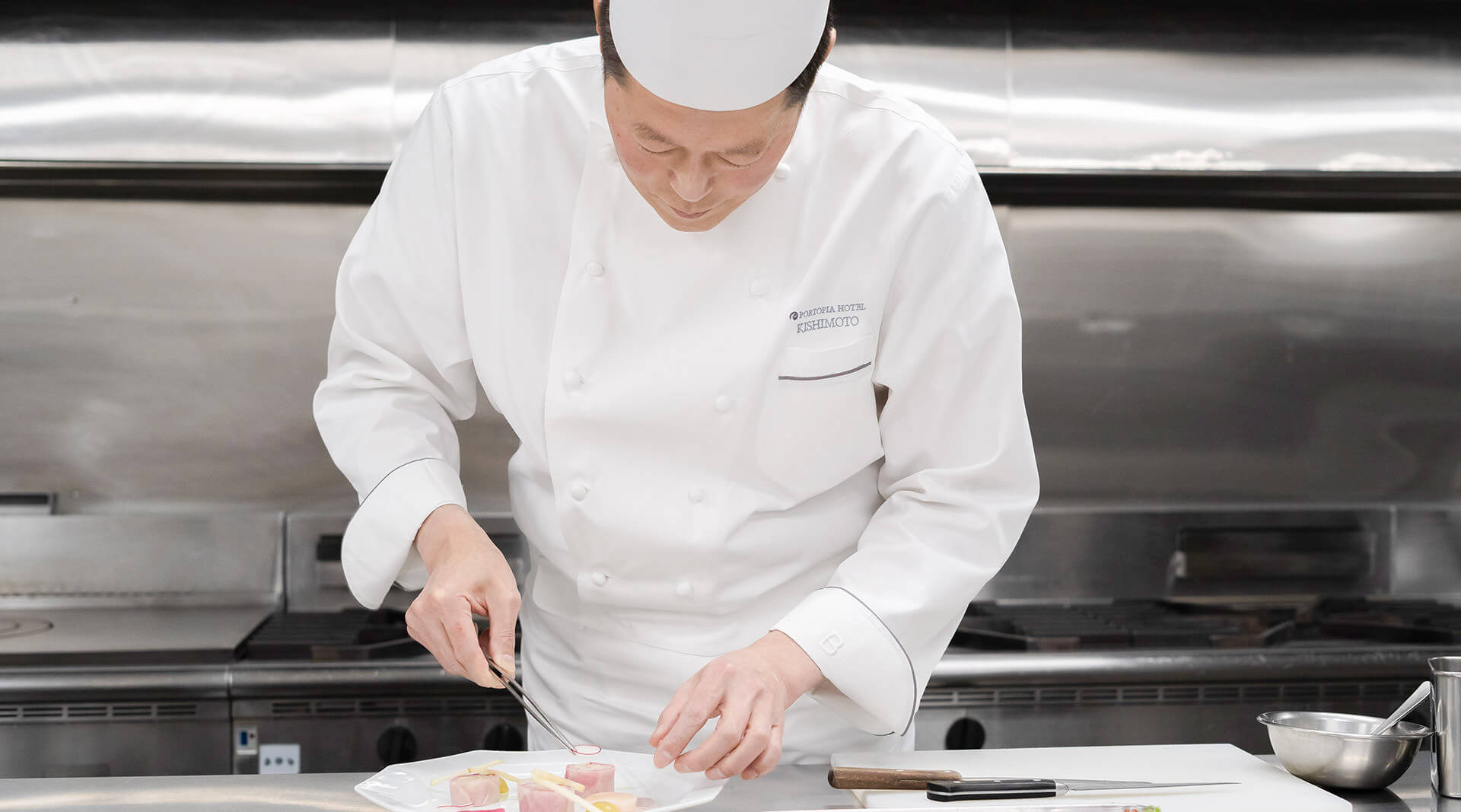 食材や生産者に“感謝と尊敬”を。テロワールに根差したフランス料理を追求(神戸市 - フレンチ/神戸ポートピアホテル)