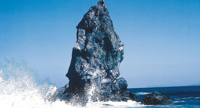 沼島(上立神岩)