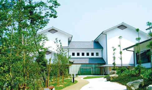 兵庫陶芸美術館