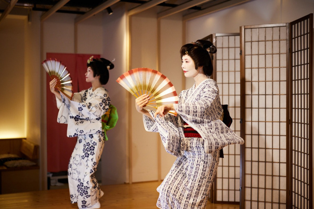 芸妓カフェ「一糸」