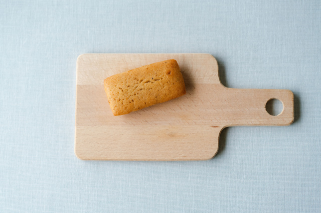 「淡路島たまねぎバターフィナンシェ」