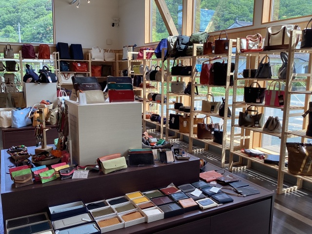 かばん工房 遊鞄01 で革小物製作体験