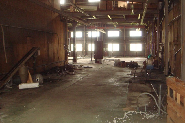 旧プラスチック成型工場跡