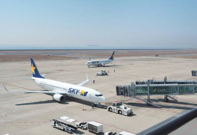 神戸空港ガイドツアーとケーニヒスクローネケーキ作り体験