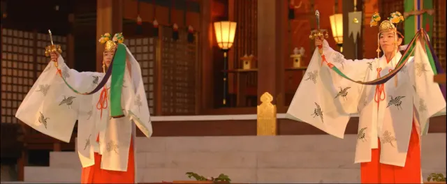 Ritual Dance “Miko Kagura” at private area / Nishinomiya Shrine