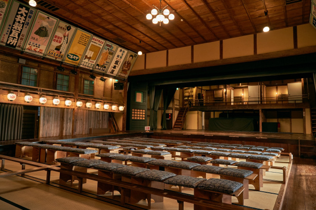 Walk around the castle town of Izushi, the “Little Kyoto” of Tajima, with a private guide. Enjoy a backyard tour of Eirakukan, the oldest theater in the Kinki region.