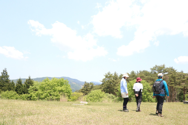 【東山 編】風の音に、心がほどける。森の頂で深呼吸。~秋の宍粟セラピー旅~